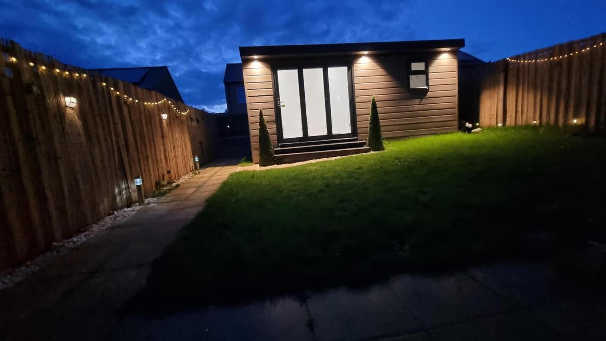 T-I-G-H The Coziest Place Wifi & Netflix Near Roundhay Villa Leeds  Bagian luar foto